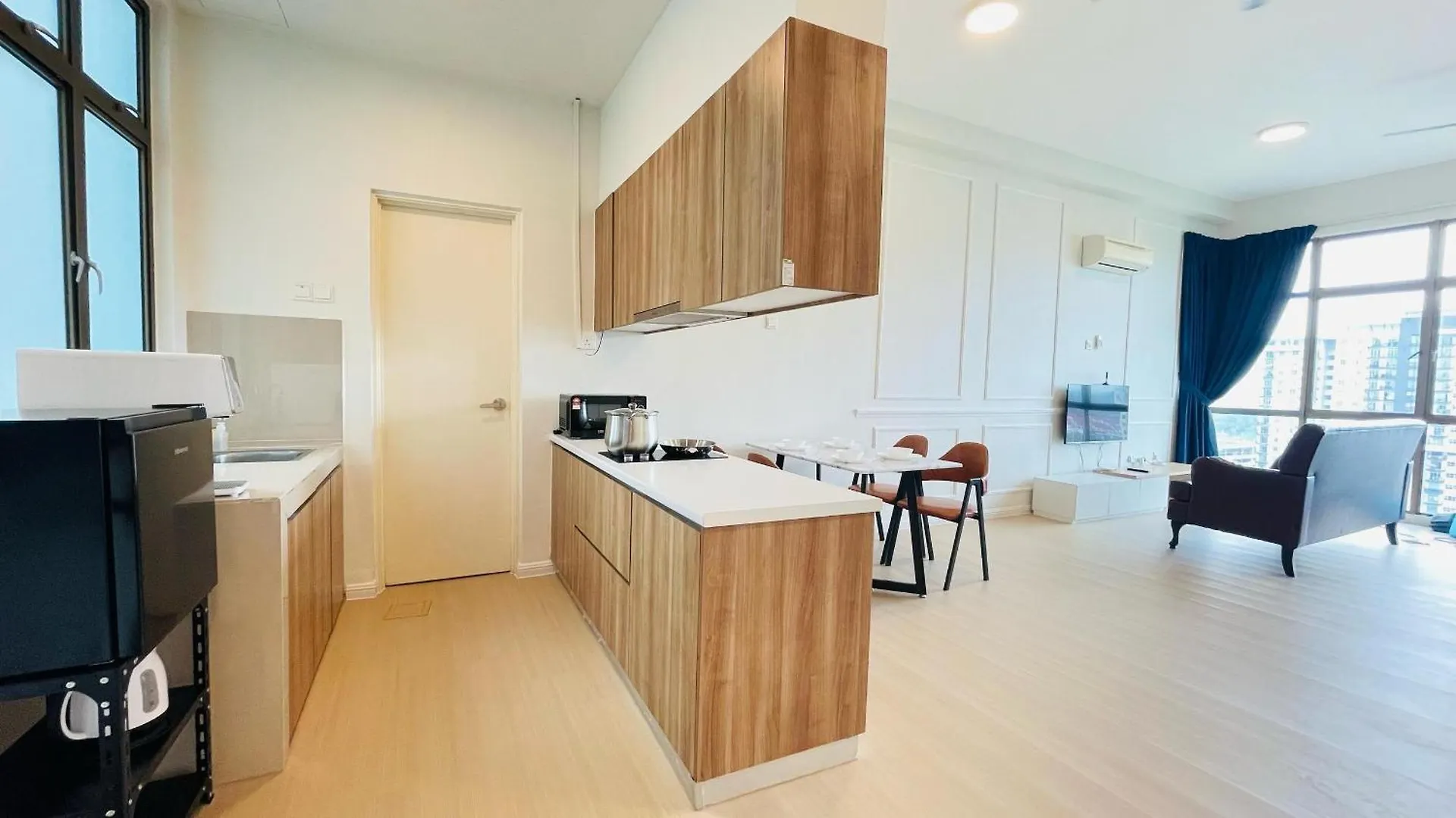 Apartment Sky Lake Mount Austin Netflix & Lake View Studio Johor Bahru Malaysia