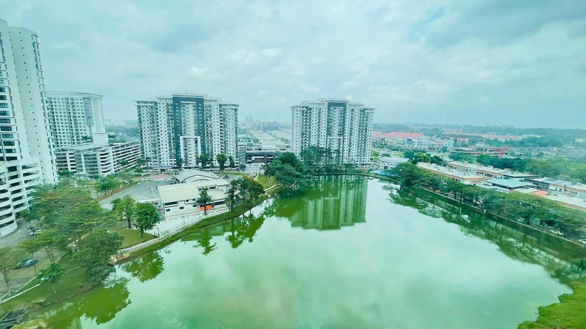 Appartement Sky Lake Mount Austin Netflix & Lake View Studio Johor Bahru