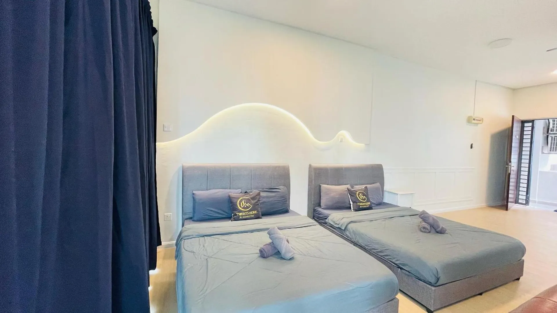 Sky Lake Mount Austin Netflix & Lake View Studio Johor Bahru